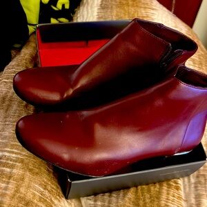 Andrew Marc Haydeng Ankle Booties. Burgundy. Worn only once.